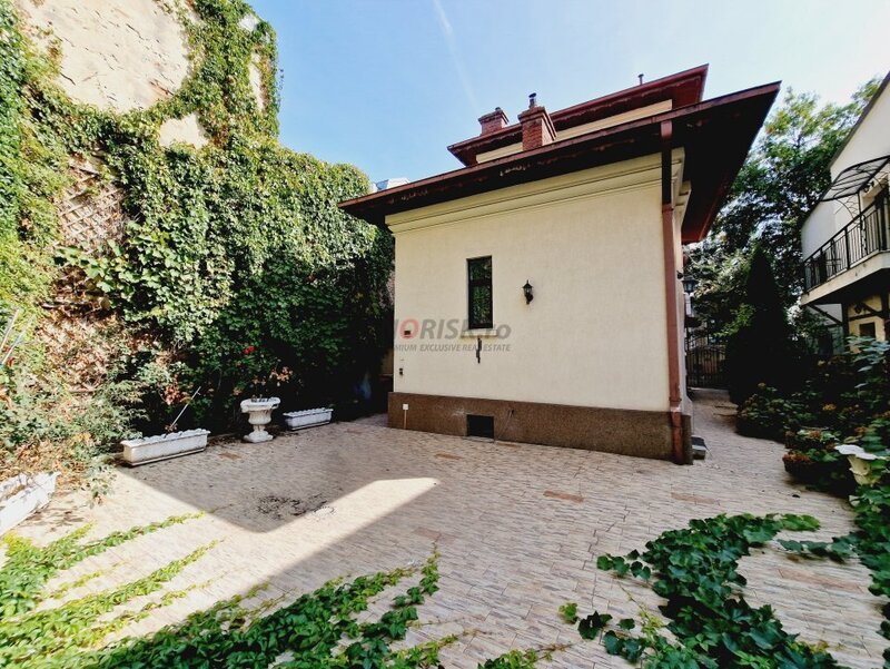 Central, elegant, versatil - Vila ideala pentru orice plan