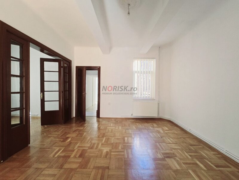 Central, elegant, versatil - Vila ideala pentru orice plan